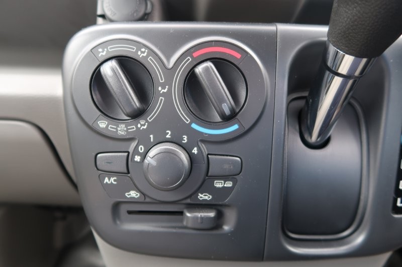 マニュアルエアコンだから細かい調整可能