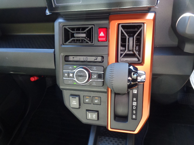 フルオートエアコン　運転席＆助手席シートヒーター