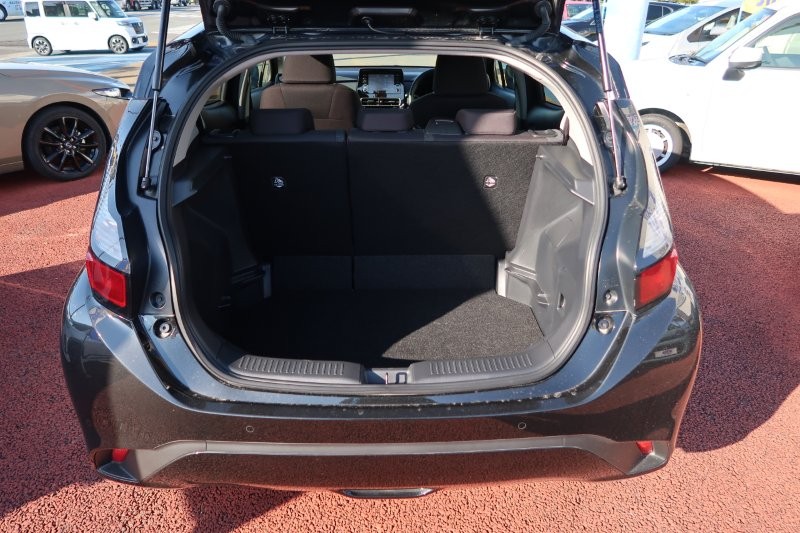 荷物もたくさん積めるラゲッジスペース　　　T.O