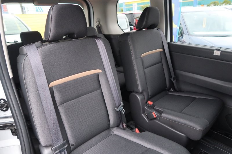 後席もゆったり乗れる室内空間