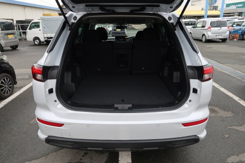 荷物もたくさん積めるラゲッジスペース　　　T.O