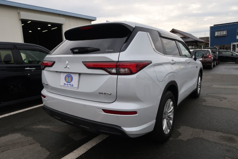 コーナーセンサーで障害物をお知らせ