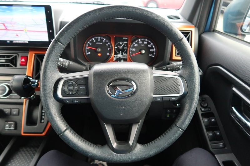 ハンドルのスイッチで簡単なオーディオ操作可能