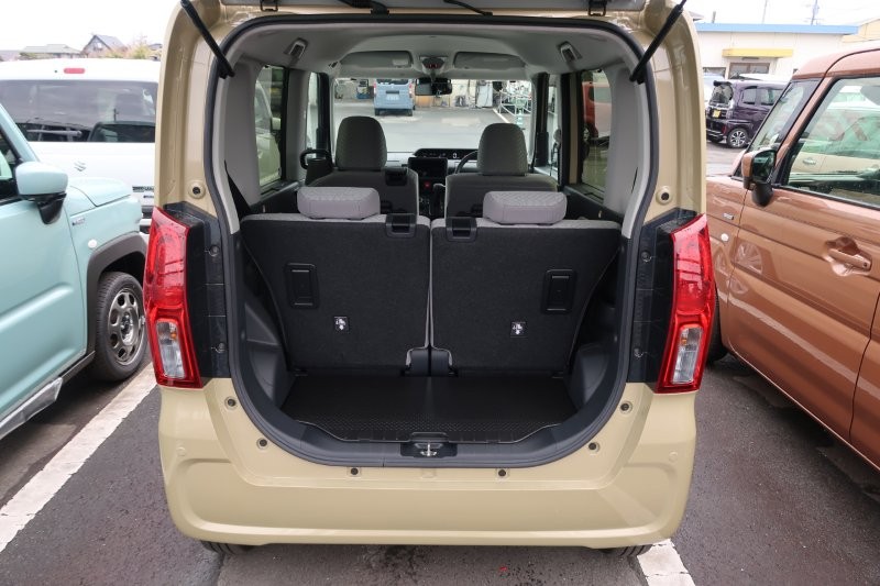 乗せる荷物に合わせてシートアレンジ可能　　　T.O