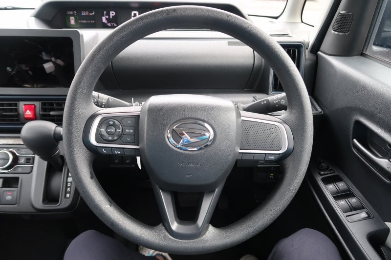 ハンドルのスイッチで簡単なオーディオ操作可能