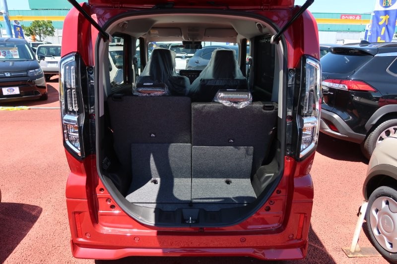 乗せる荷物に合わせてシートアレンジ可能　　　T.O