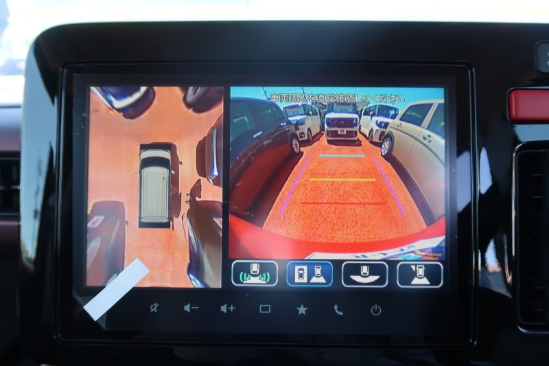 上から見たようなモニターで駐車をアシスト