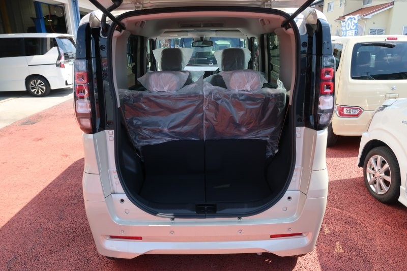 乗せる荷物に合わせてシートアレンジ可能　　　T.O