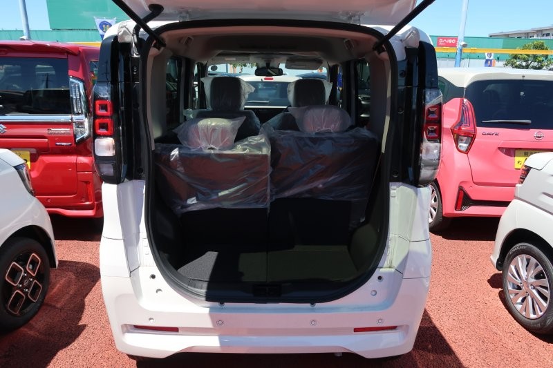 乗せる荷物に合わせてシートアレンジ可能　　　T.O