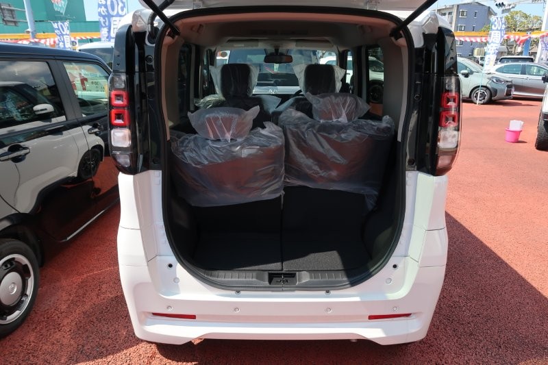 乗せる荷物に合わせてシートアレンジ可能　　　T.O