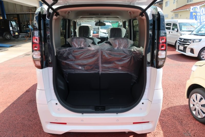 乗せる荷物に合わせてシートアレンジ可能　　　T.O