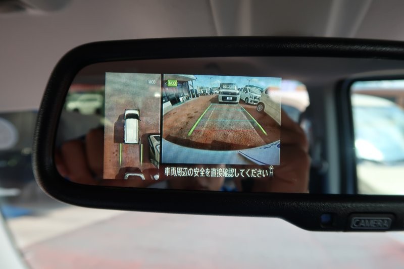 上から見たようなモニターで駐車をアシスト