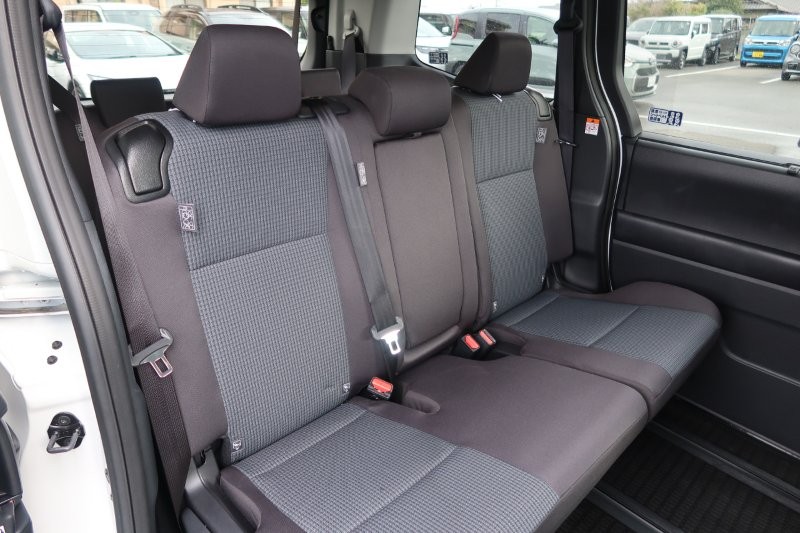 後席もゆったり乗れる室内空間