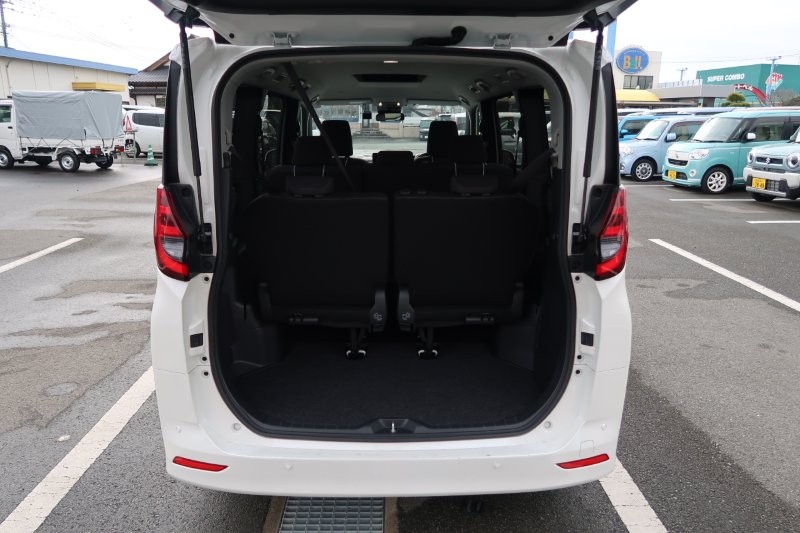 乗せる荷物に合わせてシートアレンジ可能　　　T.O