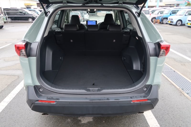 荷物もたくさん積めるラゲッジスペース　　　T.O