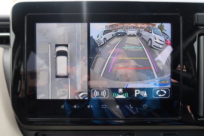 上から見たようなモニターで駐車をアシスト