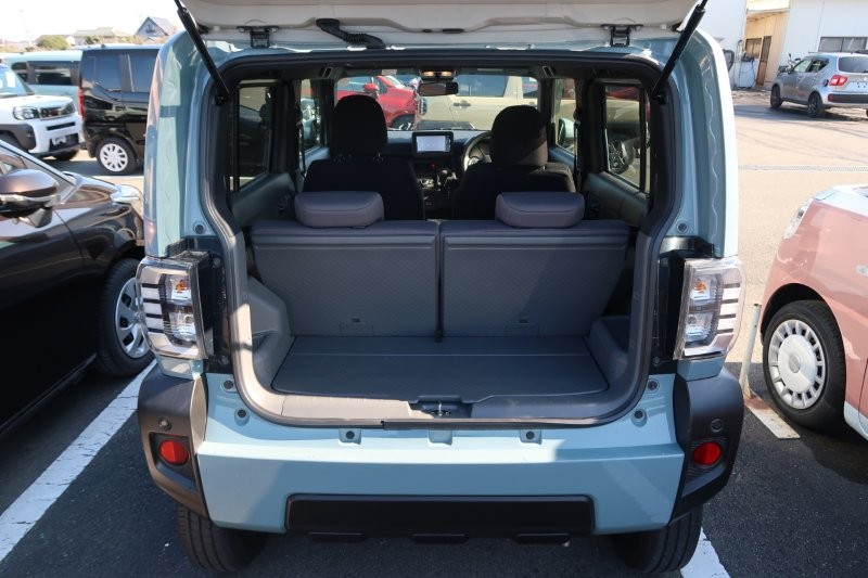 乗せる荷物に合わせてシートアレンジ可能　　　T.O