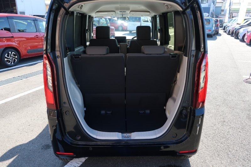 乗せる荷物に合わせてシートアレンジ可能　　　T.O