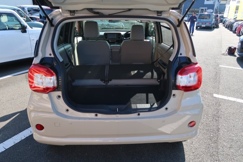 乗せる荷物に合わせてシートアレンジ可能　　　T.O