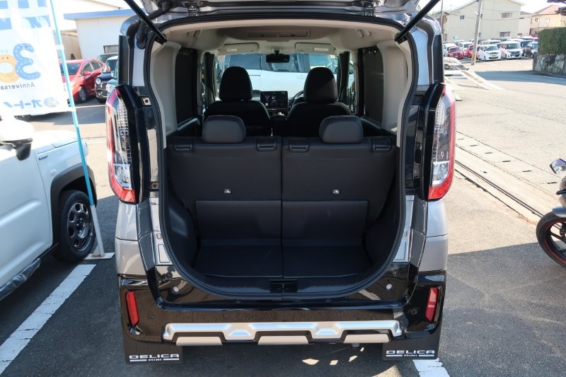 乗せる荷物に合わせてシートアレンジ可能　　　T.O