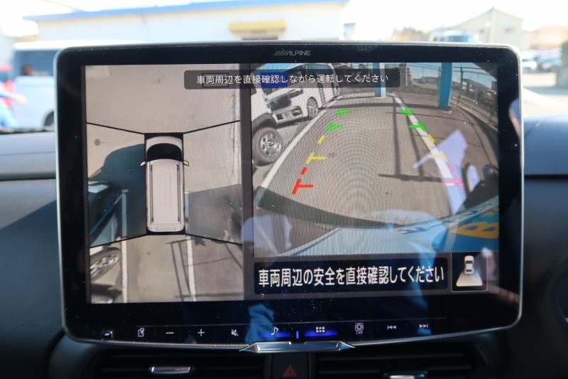 上から見たようなモニターで駐車をアシスト