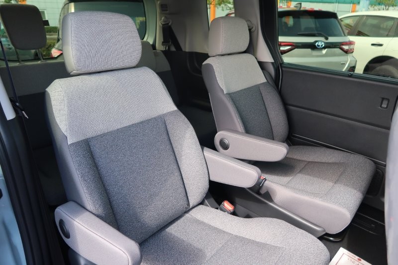 後席もゆったり乗れる室内空間