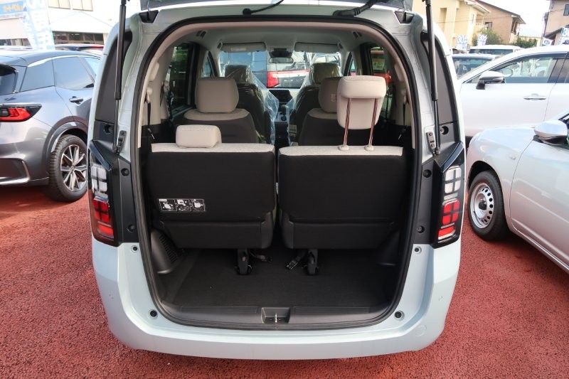 乗せる荷物に合わせてシートアレンジ可能　　　T.O