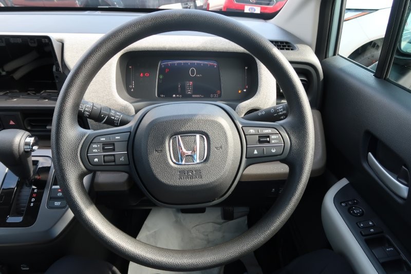 ハンドルのスイッチで簡単なオーディオ操作可能