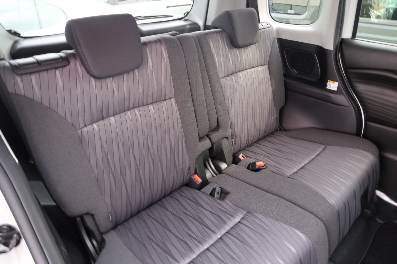 後席もゆったり乗れる室内空間