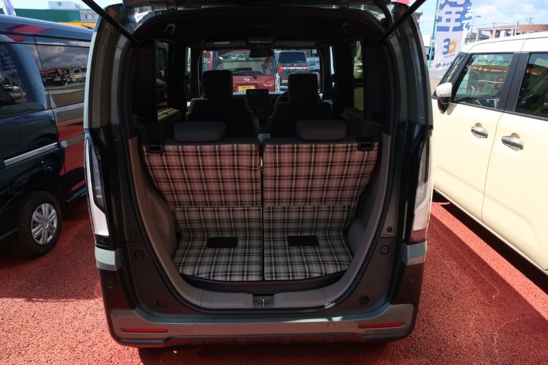 乗せる荷物に合わせてシートアレンジ可能　　　T.O