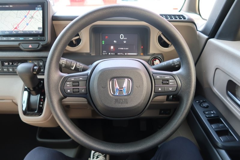 ハンドルのスイッチで簡単なオーディオ操作可能