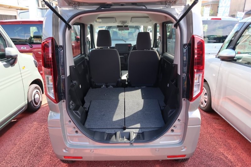 乗せる荷物に合わせてシートアレンジ可能　　　T.O