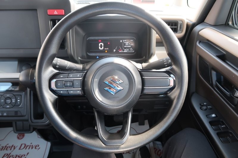 ハンドルのスイッチで簡単なオーディオ操作可能