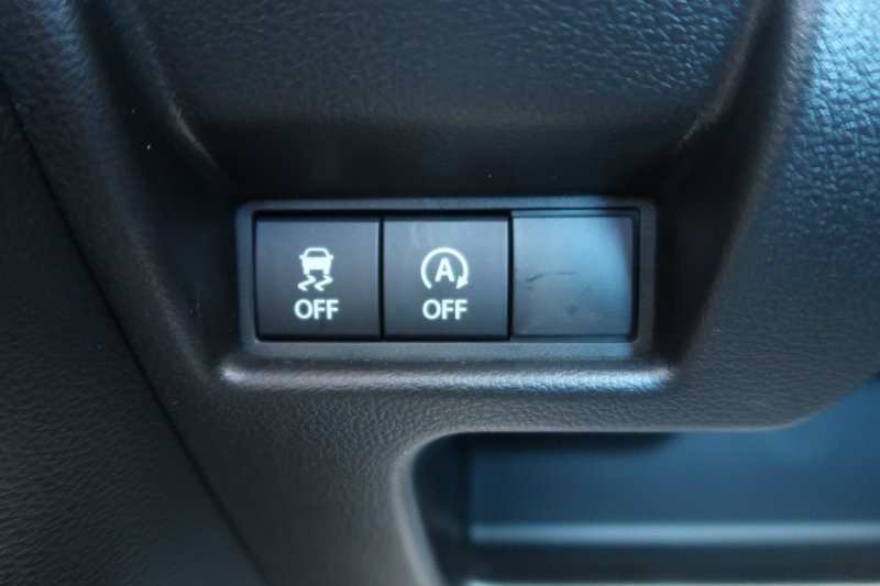 アイドリングストップで余計な燃料消費を抑える