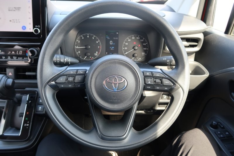 ハンドルのスイッチで簡単なオーディオ操作可能