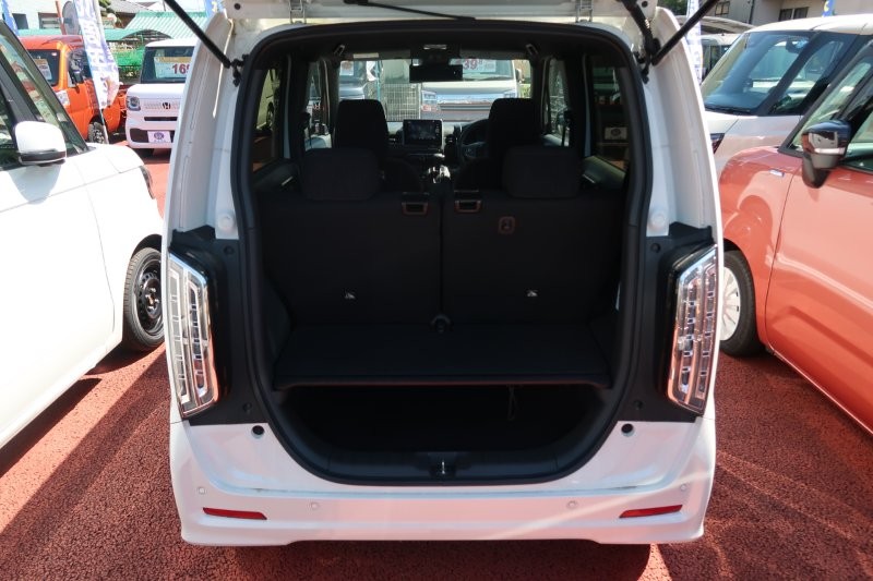 乗せる荷物に合わせてシートアレンジ可能　　　T.O