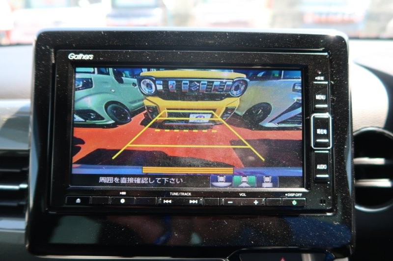 バックモニターで駐車をアシスト