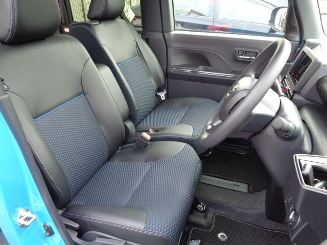 運転席シートリフター付