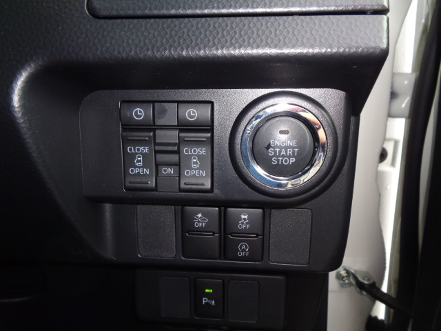 予約ロック機能付両側パワースライドドア　プッシュスタート