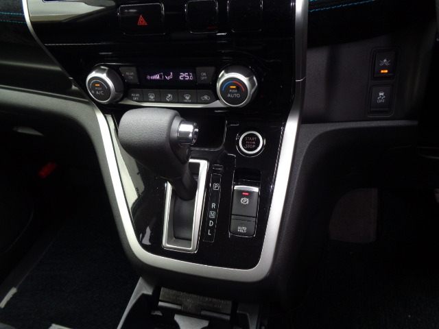 フルオートエアコン　電動パーキングブレーキ