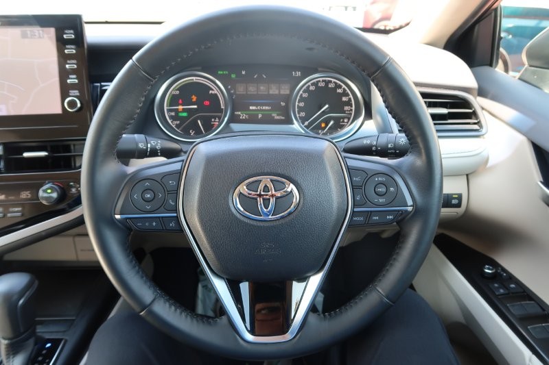 ハンドルのスイッチで簡単なオーディオ操作可能