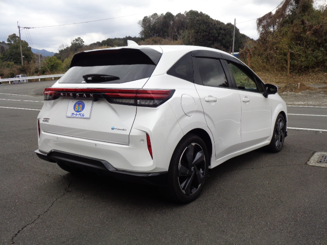 フロント＆バックソナー　アラウンドビューモニター　アルミホイール　ボディカラー・ピュアホワイトパール