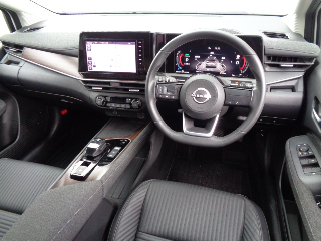 革巻ステアリング　フルオートエアコン