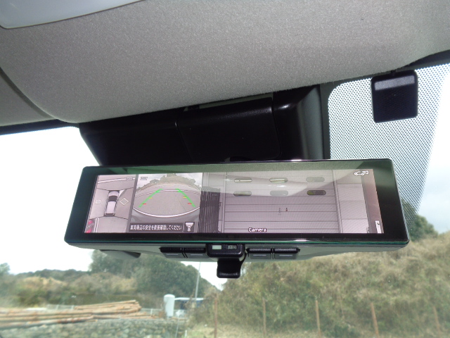 インテリジェントルームミラー（アラウンドビューモニター表示）　ワンアクションで通常のミラーにもなります