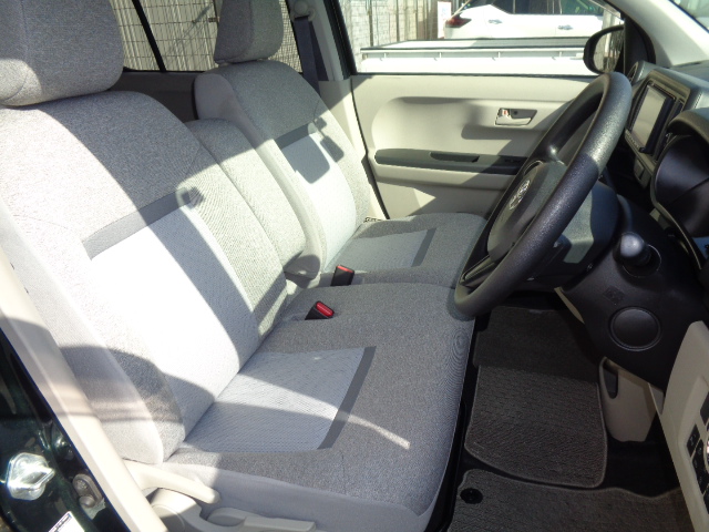 フロントベンチシート　運転席シート上下アジャスター付き