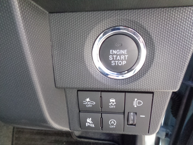 プッシュボタンスタート　パーキングセンサー　スマートアシスト　オートハイビーム　アイドリングストップ