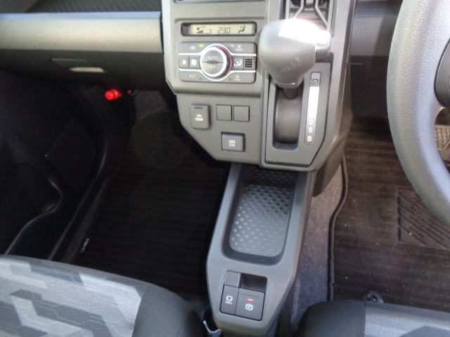 フルオートエアコン　電動パーキングブレーキ