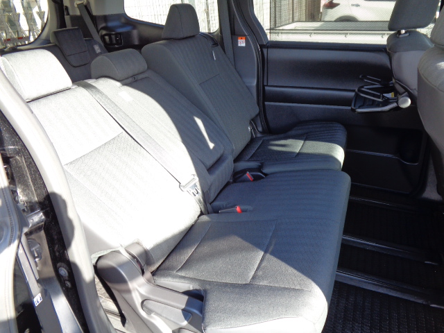 ６：４分割可倒式セカンドシート