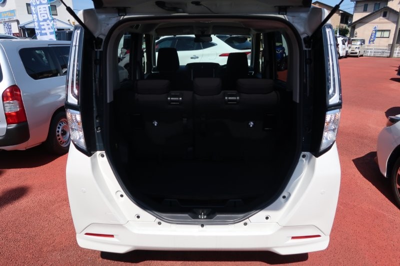 乗せる荷物に合わせてシートアレンジ可能　　　T.O