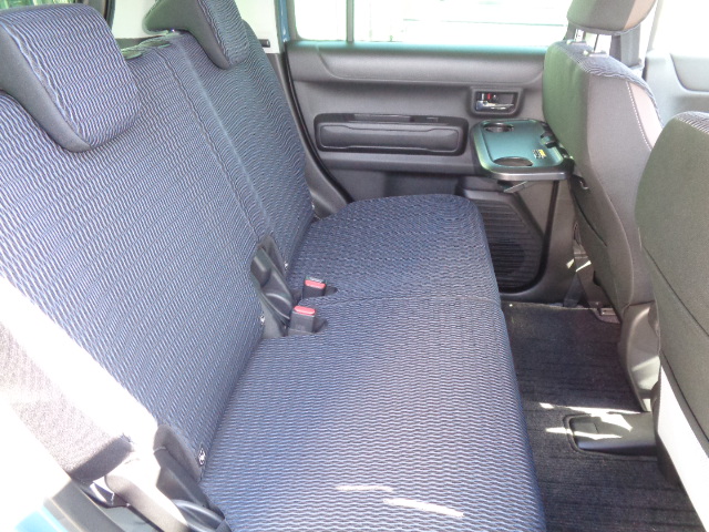 ５：５分割可倒式リヤシート　前後スライド付き